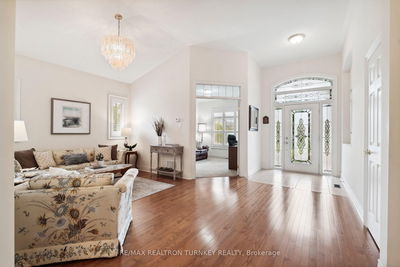 2 Suggs Lane, Whitchurch-Stouffville - Ballantrae image-0-3