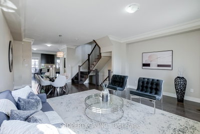 Townhouse sold at 13-10060 Keele Street, Vaughan, Ontario, L6A 4V6 - Maple - MLS: N12102852