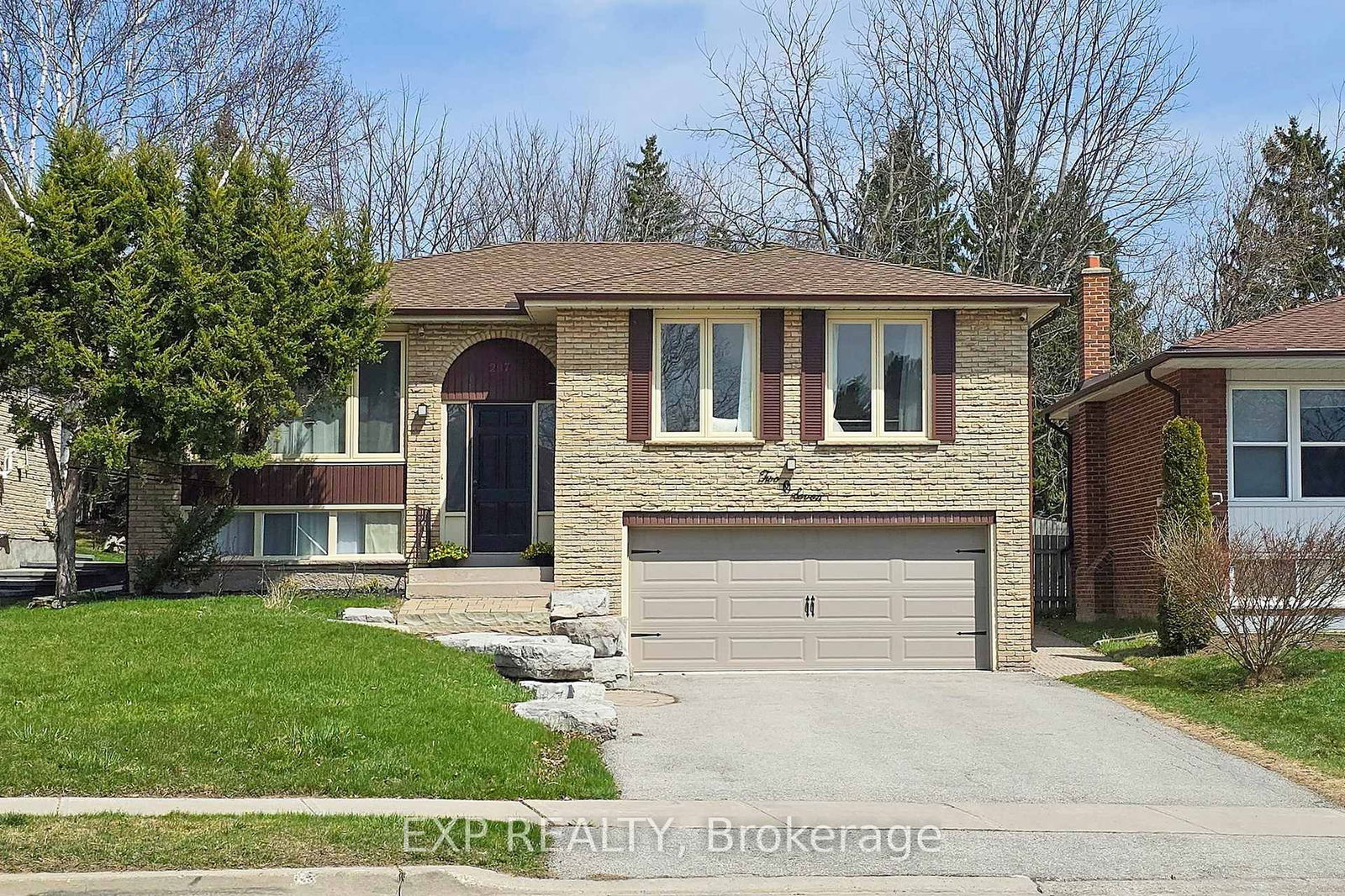 Detached House for sale at 207 Alexander Road, Newmarket, Gorham-College Manor, L3Y 5P2 - MLS: N12102868