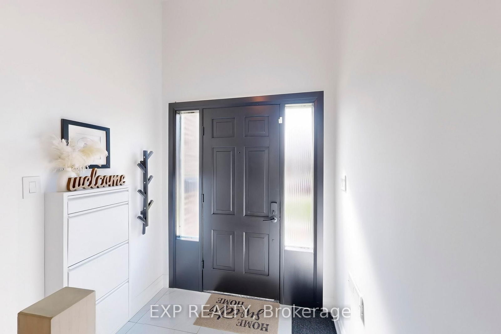 Detached House for sale at 207 Alexander Road, Newmarket, Gorham-College Manor, L3Y 5P2 - MLS: N12102868