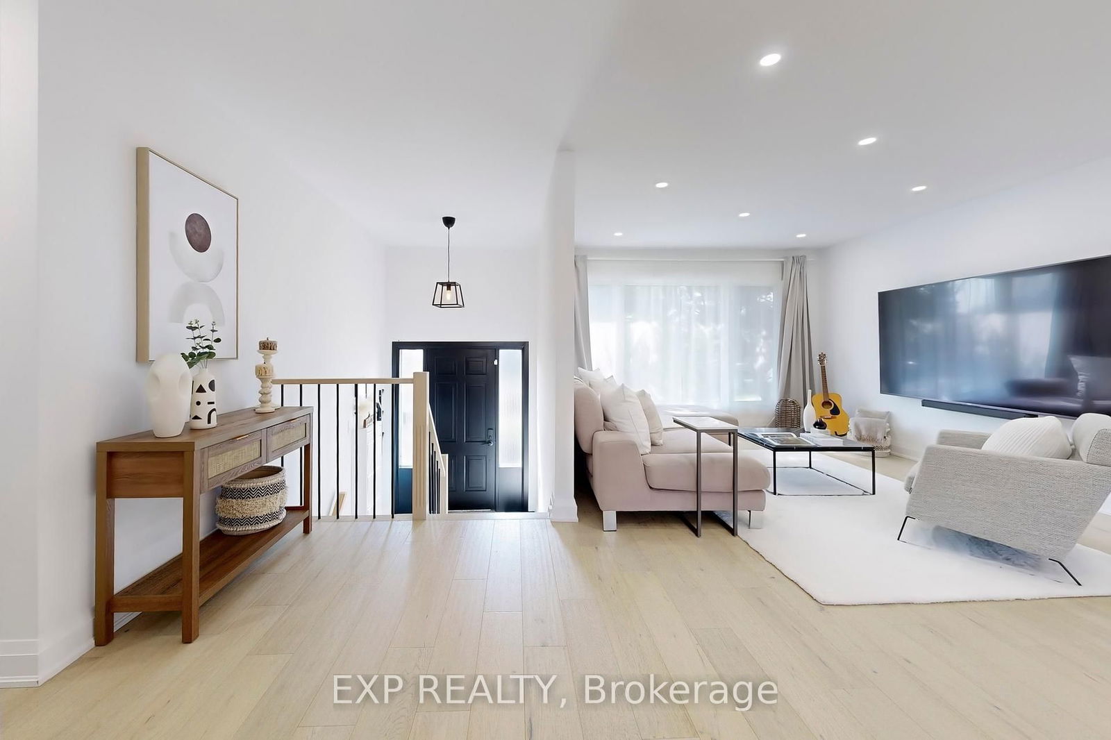 Detached House for sale at 207 Alexander Road, Newmarket, Gorham-College Manor, L3Y 5P2 - MLS: N12102868