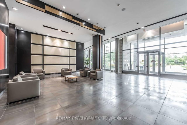 806 - 253 South Park Road