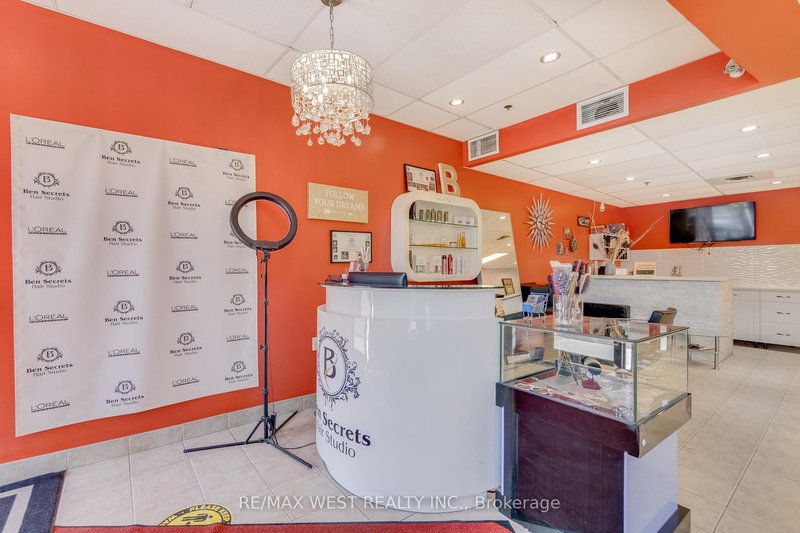 1B - 1102 Centre St, Vaughan, L4J 3M8 | Image 2