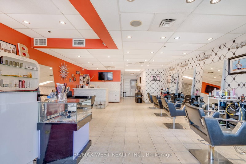 1B - 1102 Centre St, Vaughan, L4J 3M8 | Image 3