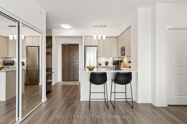 707 - 99 Eagle Rock Way