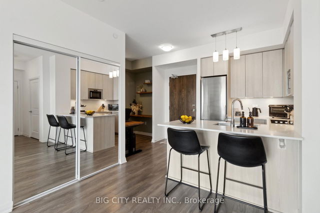 707 - 99 Eagle Rock Way