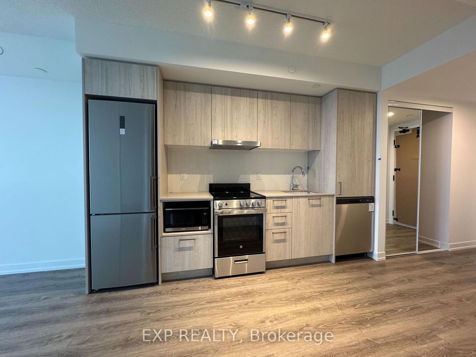 Condo leased at 4009-195 Commerce Street, Vaughan, Vaughan Corporate Centre, L4K 0P9 - MLS: N12104860