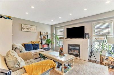 240 Armstrong Cres, Bradford West Gwillimbury - Bradford image-0-3