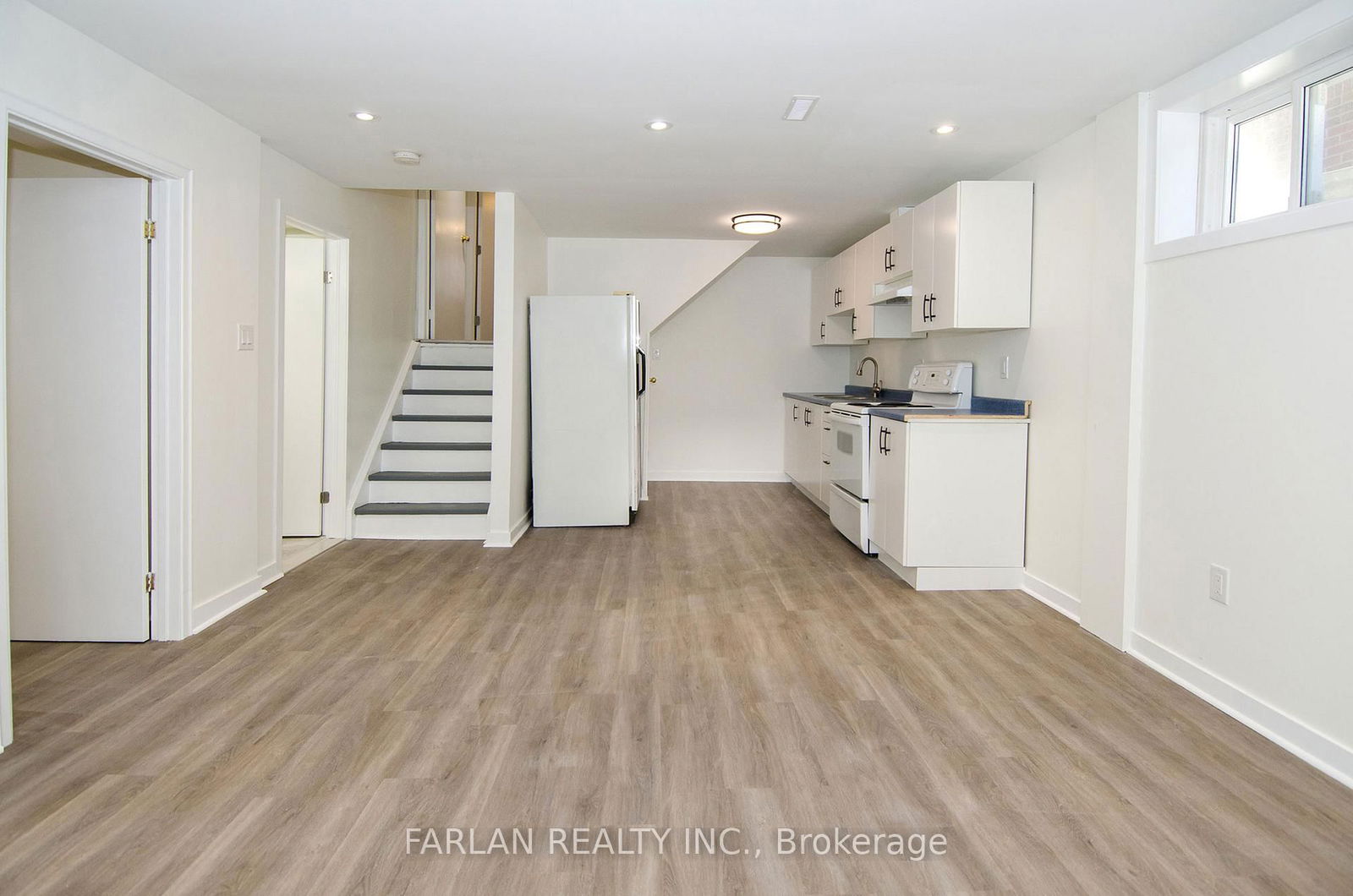 Detached House for lease at Bsmt #2-296 Plymouth Trail, Newmarket, Bristol-London, L3Y 6G7 - MLS: N12106673