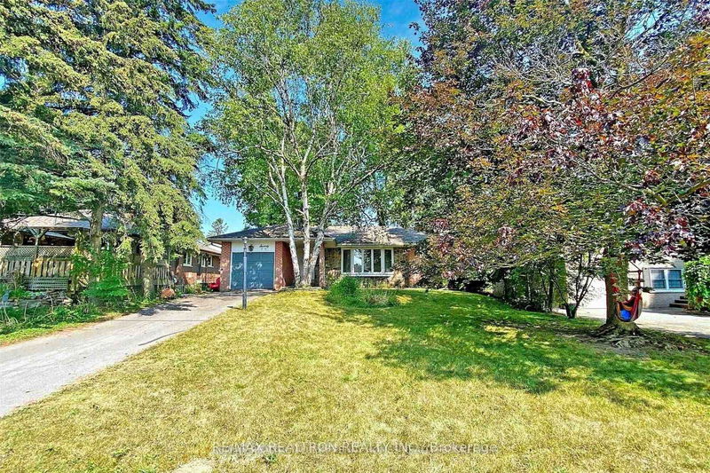 home for lease on 70 Lincoln Green Drive