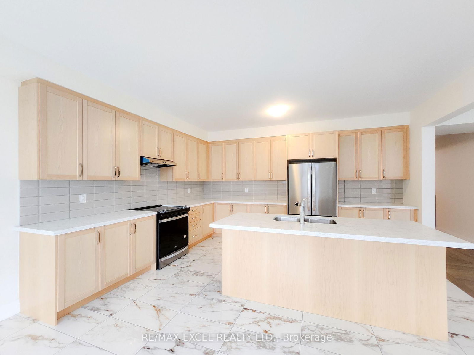 Detached House for lease at 72 Kentledge Avenue, East Gwillimbury, Holland Landing, L9N 0V9 - MLS: N12107017