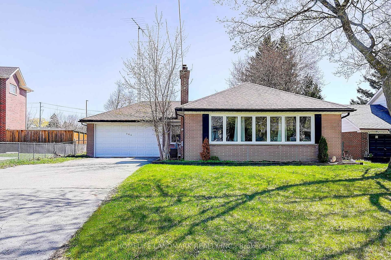 Detached House for sale at 286 Kerrybrook Drive, Richmond Hill, Mill Pond, L4C 3R1 - MLS: N12107517