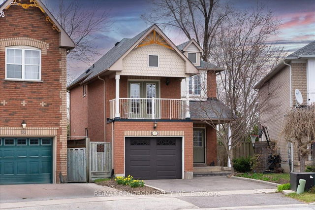52 Carousel Crescent