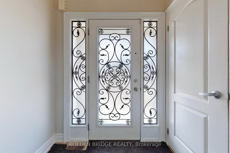 166 Verdi Rd, Richmond Hill, L4E 0Z6 | Image 2