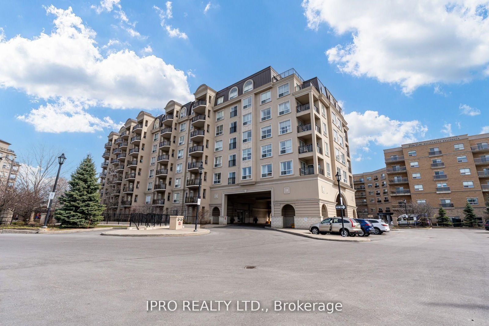Condo for sale at 811-1 Maison Parc Court, Vaughan, Lakeview Estates, L4J 9K1 - MLS: N12108888
