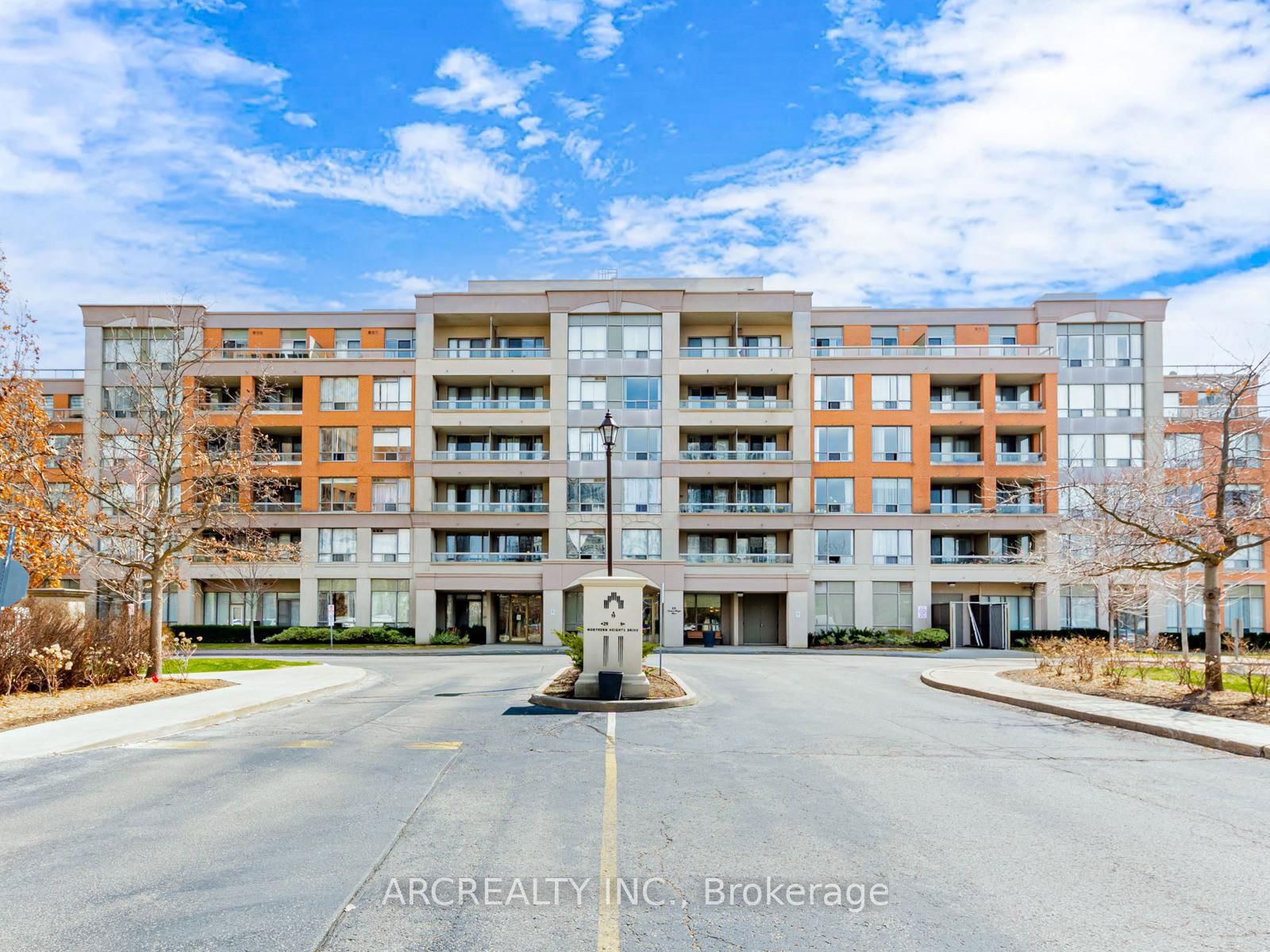 Condo for sale at 311-19 Northern Heights Drive, Richmond Hill, Langstaff, L4B 4M4 - MLS: N12109019