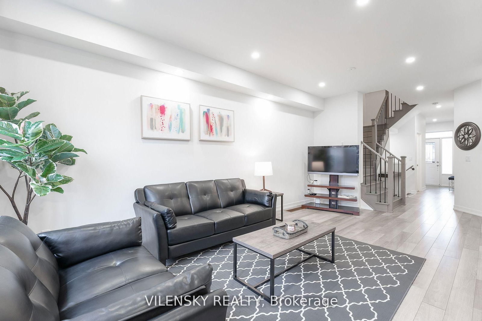Townhouse for sale at 126 Maguire Road, Newmarket, Glenway Estates, L3X 0M1 - MLS: N12109090