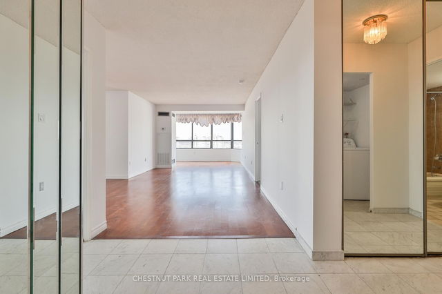 1109 - 7601 Bathurst Street