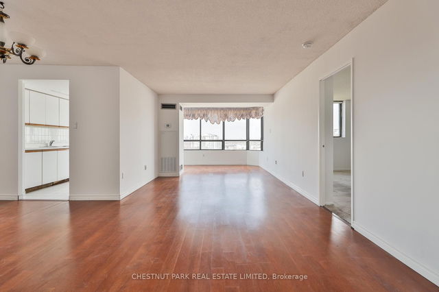 1109 - 7601 Bathurst Street