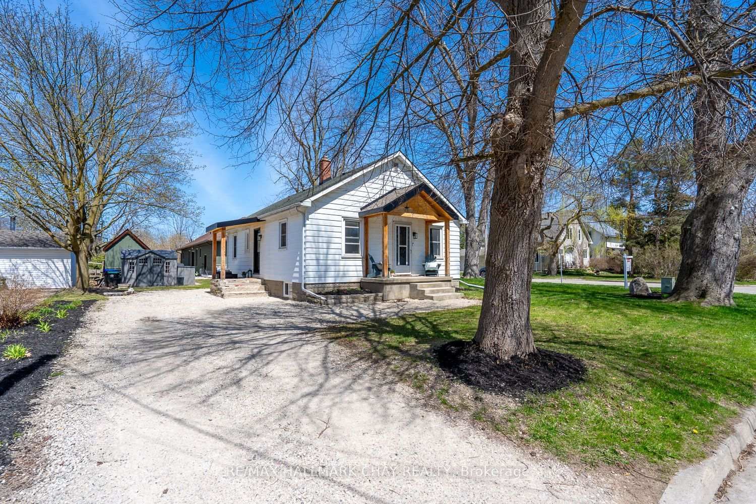 Detached House sold at 44 Queen Street, New Tecumseth, Alliston, L9R 1L2 - MLS: N12109384