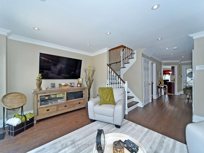 67 - 104 Pinedale Gate, Vaughan, L4L 8X3 | Image 3