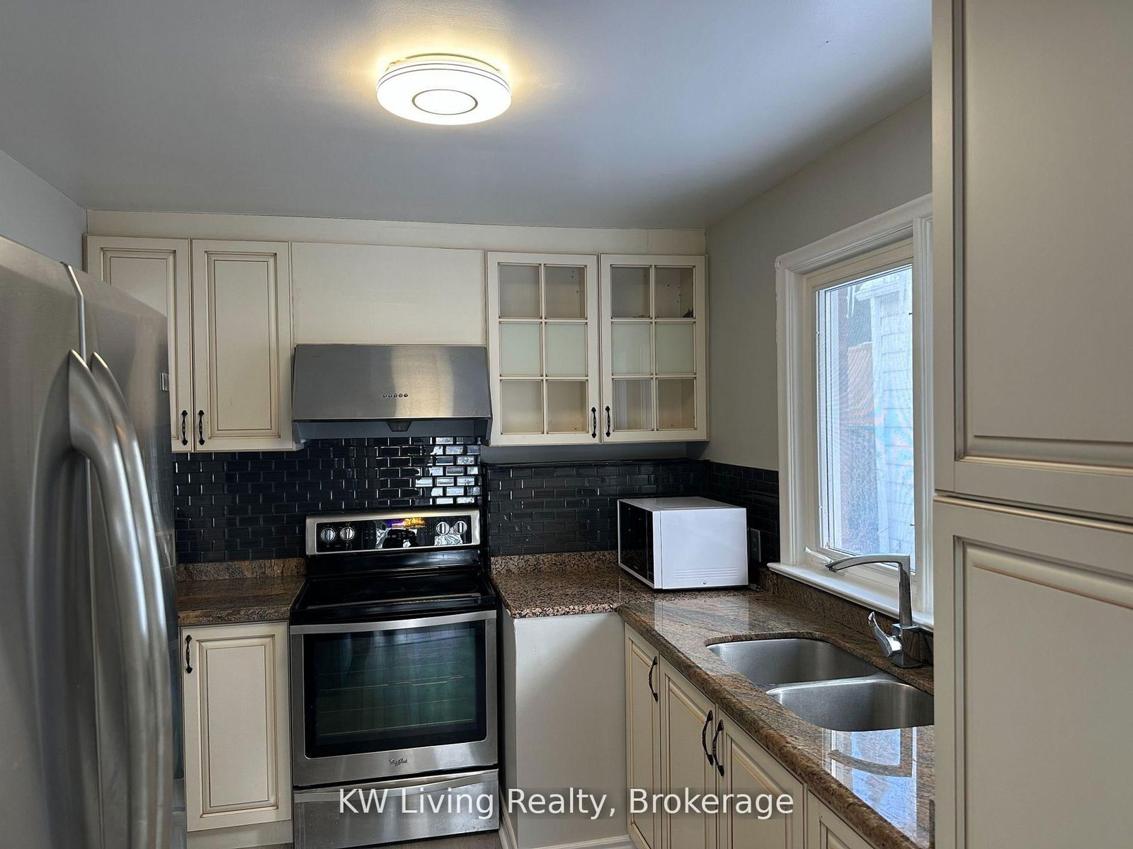 Detached House for lease at 173 Sussex Avenue, Richmond Hill, Harding, L4G 2E9 - MLS: N12109666
