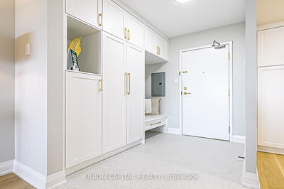 Unit 627 — 32 Clarissa Dr, Richmond Hill - Harding image-0-4