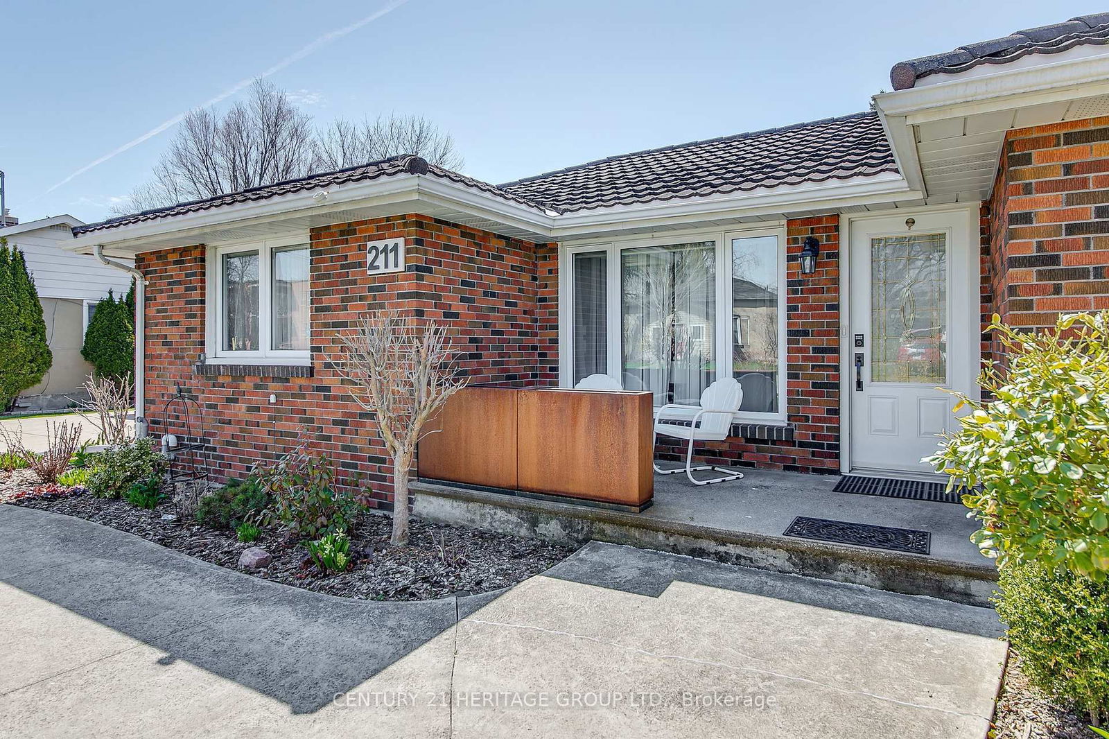Detached House for sale at 211 Albert Street, New Tecumseth, Alliston, L9R 1B6 - MLS: N12110101