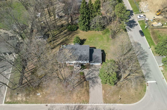 24 Cedarwood Crescent