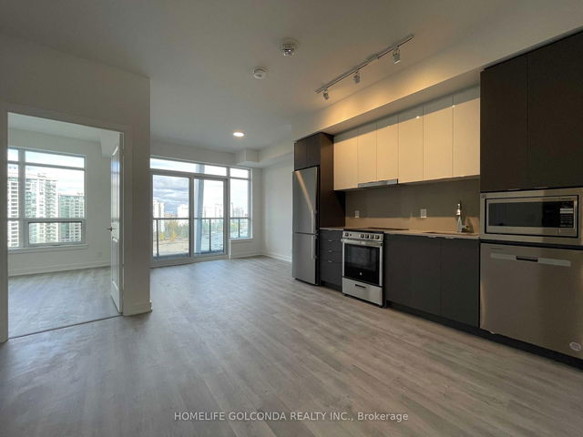 806 - 50 Upper Mall Way