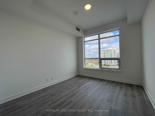 806 - 50 Upper Mall Way