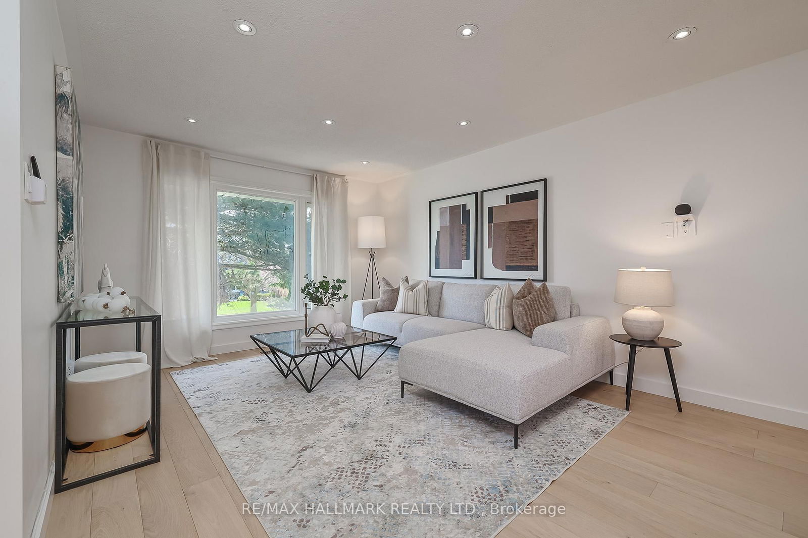Detached House for sale at 583 Haines Road, Newmarket, Bristol-London, L3Y 6V6 - MLS: N12110930