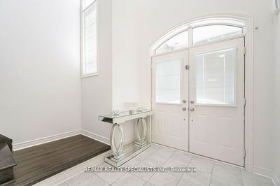 31 Tay Blvd, Bradford West Gwillimbury - Bradford image-0-4