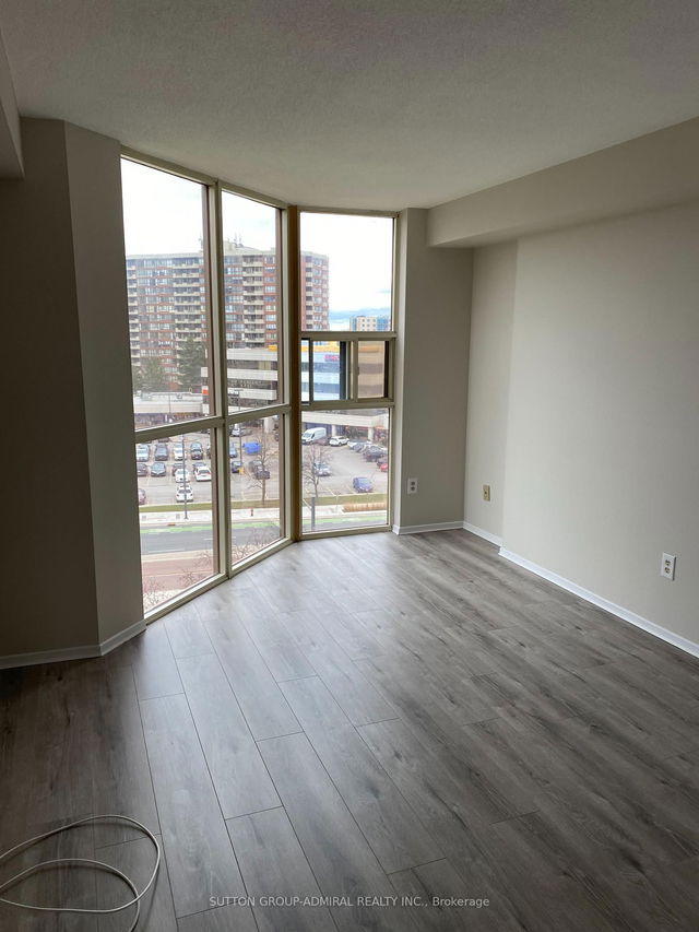 810 - 20 Baif Boulevard