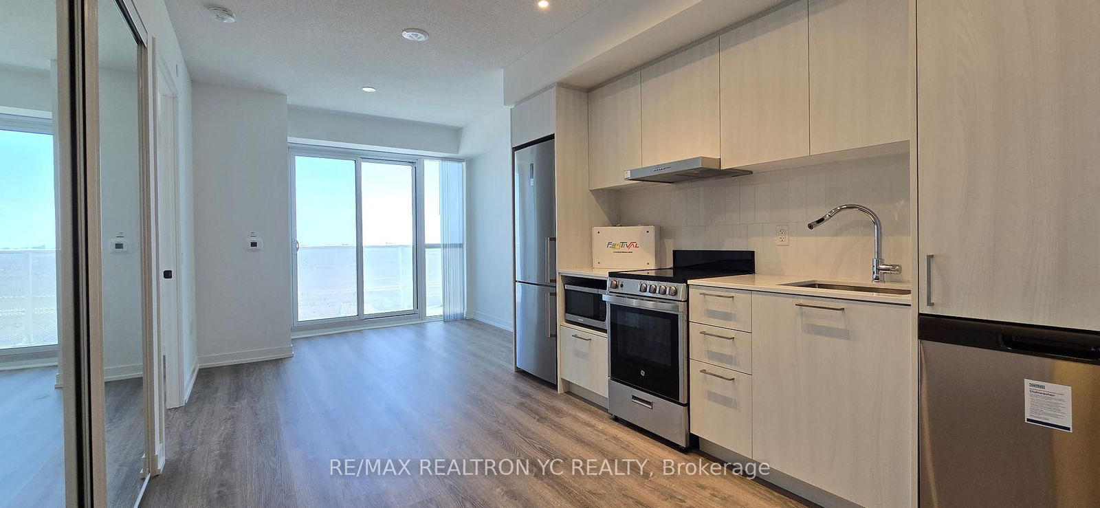 Condo for lease at 2805-195 Commerce Street, Vaughan, Vaughan Corporate Centre, L4K 0P9 - MLS: N12111195