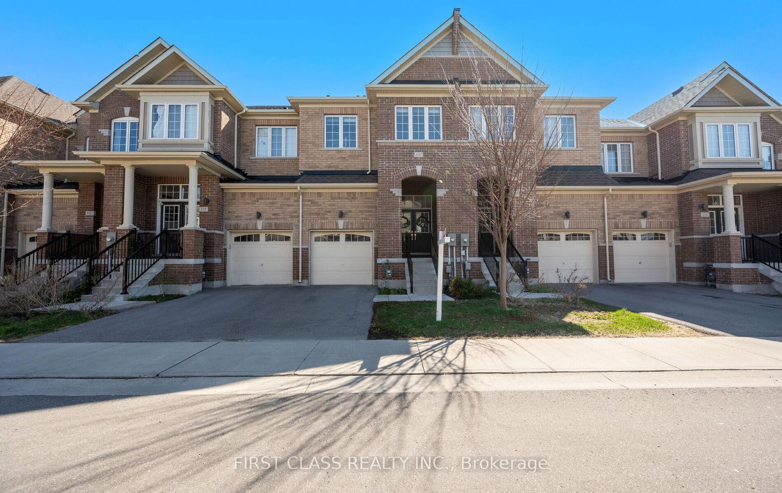 Townhouse for sale at 107 Knott End Crescent, Newmarket, Glenway Estates, L3Y 0E4 - MLS: N12111207