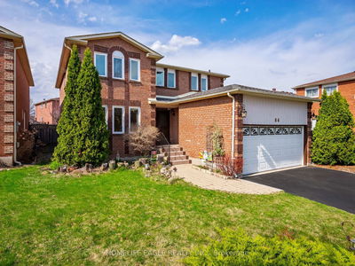 84 Viewmark Dr, Richmond Hill - Devonsleigh image-0-1