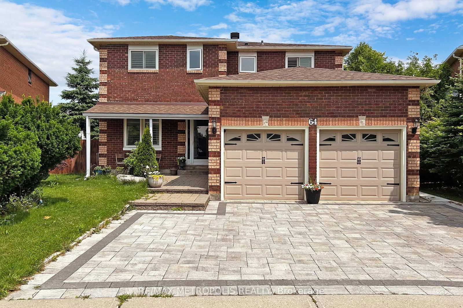 Detached House for sale at 64 Mandel Crescent, Richmond Hill, Devonsleigh, L4C 9Z7 - MLS: N12111544