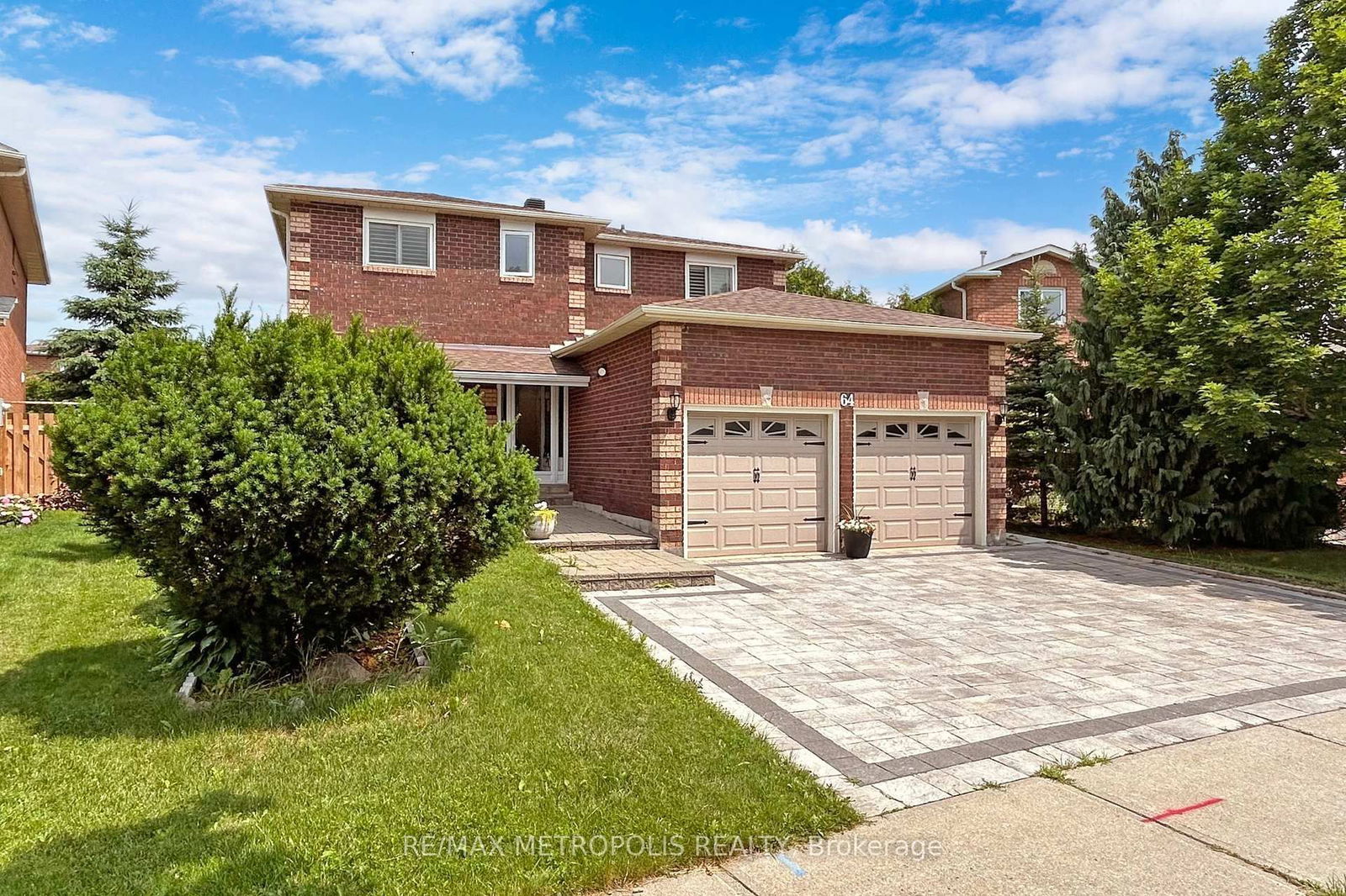 Detached House for sale at 64 Mandel Crescent, Richmond Hill, Devonsleigh, L4C 9Z7 - MLS: N12111544