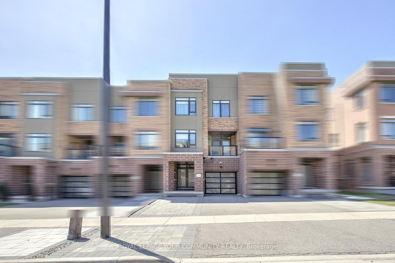 Townhouse for sale at 16 Glenngarry Crescent, Vaughan, Rural Vaughan, L6A 4Z4 - MLS: N12111722
