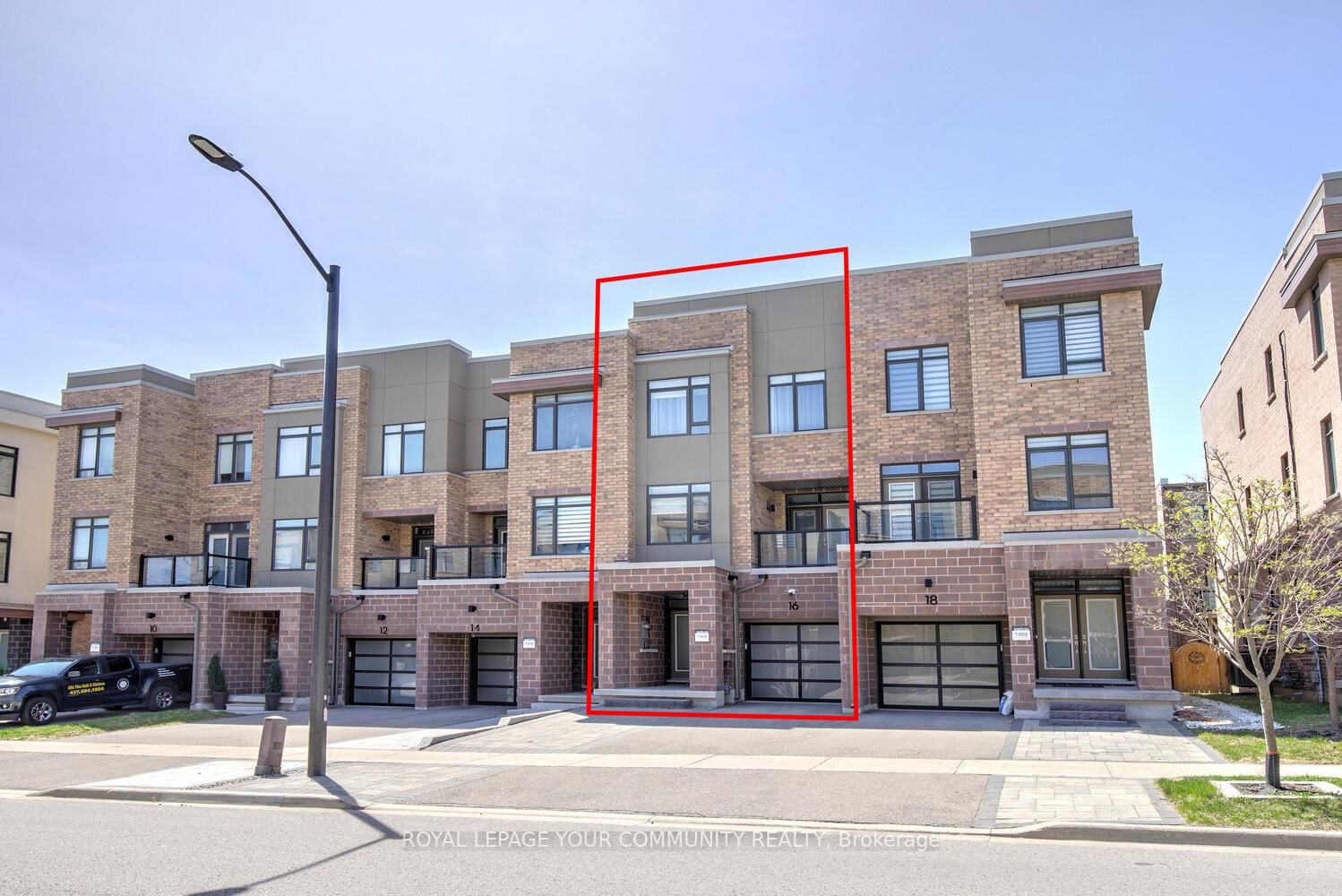 Townhouse for sale at 16 Glenngarry Crescent, Vaughan, Rural Vaughan, L6A 4Z4 - MLS: N12111722