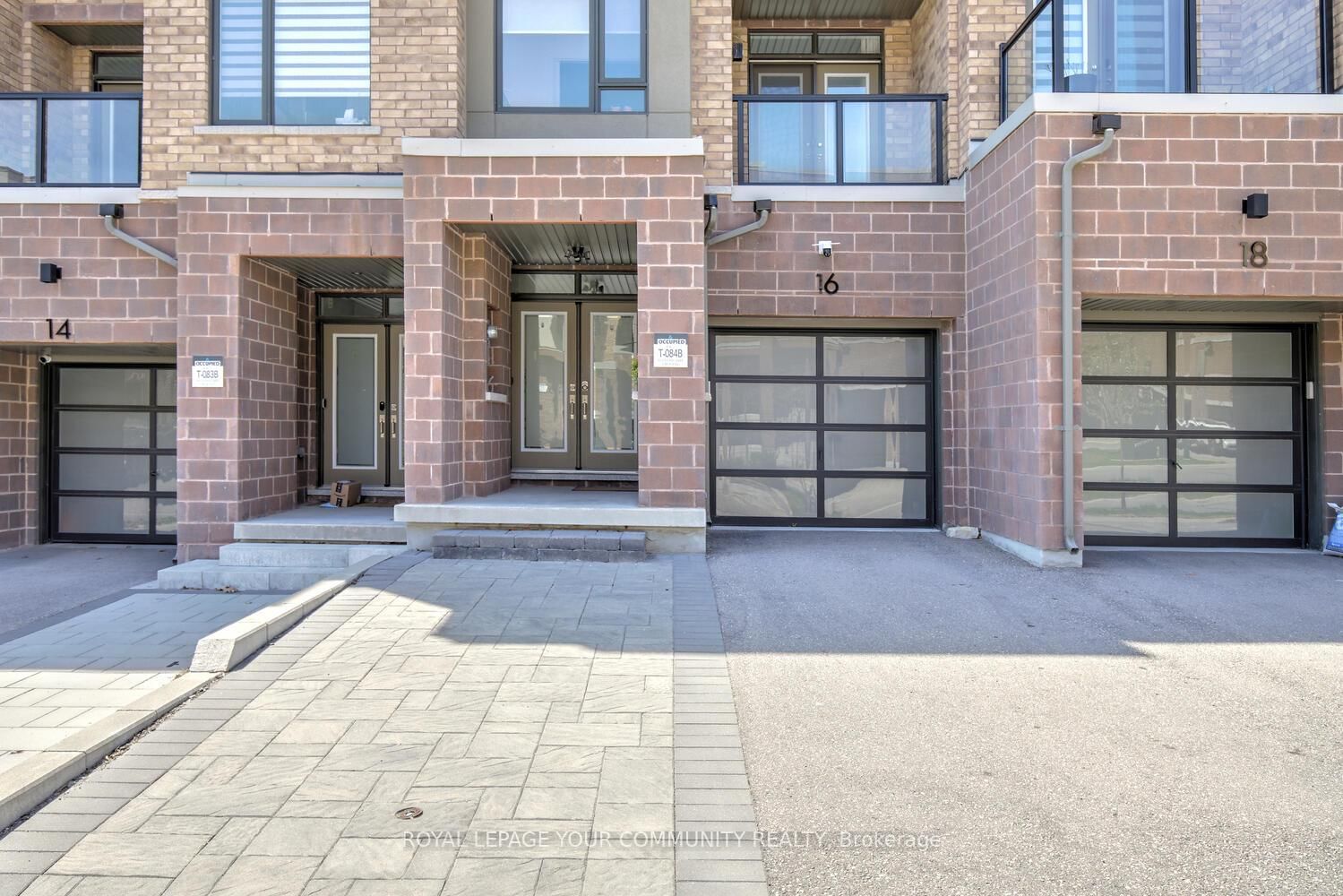 Townhouse for sale at 16 Glenngarry Crescent, Vaughan, Rural Vaughan, L6A 4Z4 - MLS: N12111722