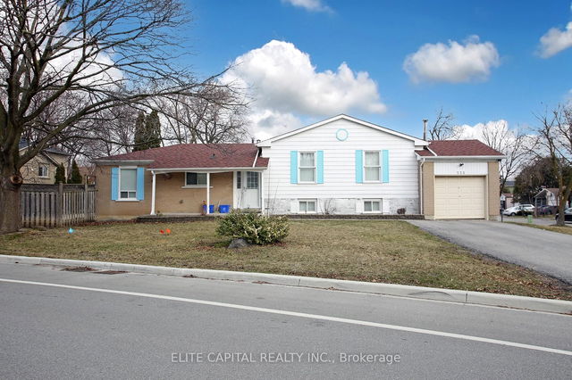 225 Snowshoe Crescent