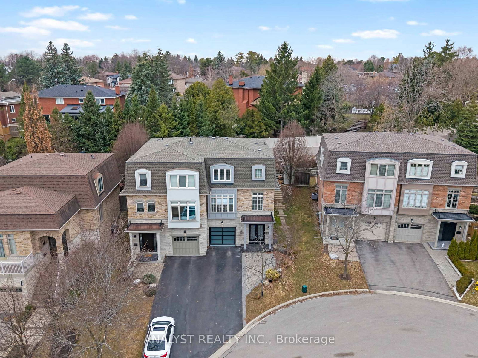 Semi-Detached House for sale at 32 Autumn Ridge Court, Vaughan, Islington Woods, L4L 0B1 - MLS: N12112670