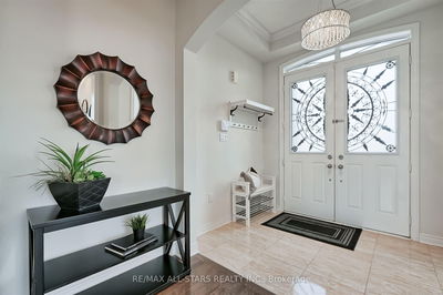 255 Baker Hill Blvd, Whitchurch-Stouffville - Stouffville image-0-2