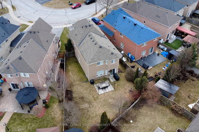 374 Mcbride Cres, Newmarket - Summerhill Estates image-0-3
