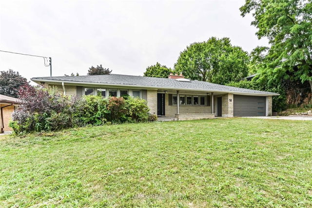 16 Cavalier Crescent