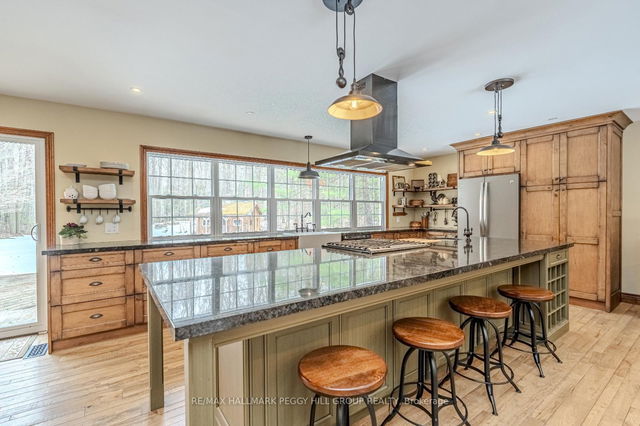 6 Woodland Heights Drive