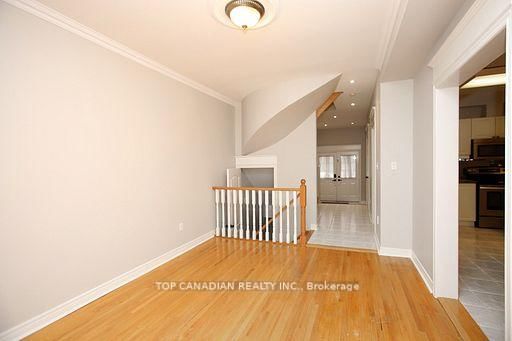 27 - 255 Shaftsbury Avenue
