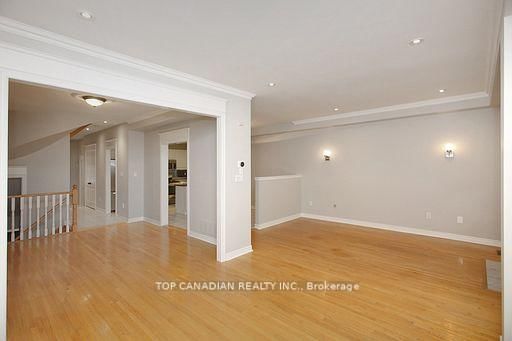 27 - 255 Shaftsbury Avenue